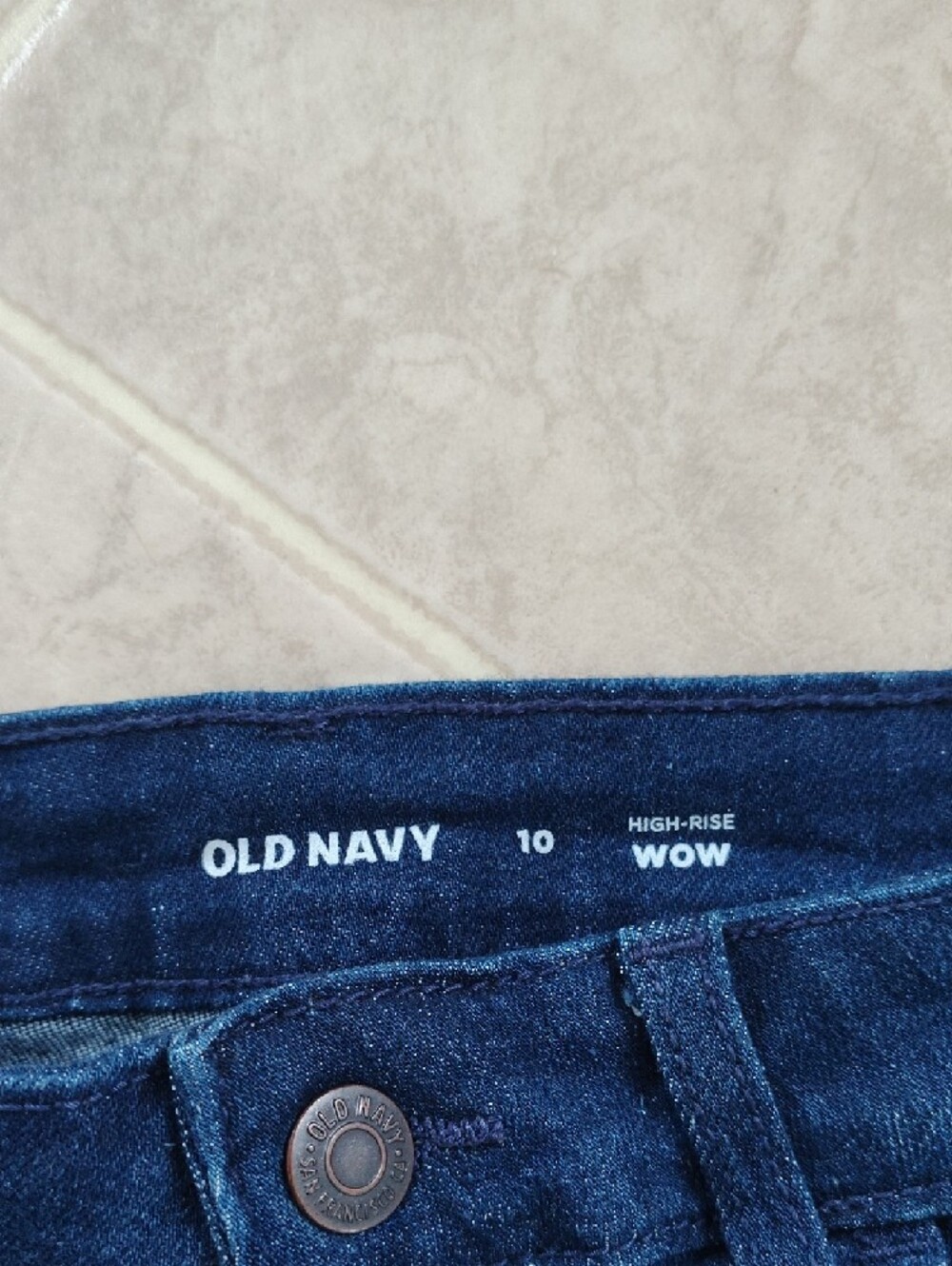Old Navy Dark Wash Rolled Cuff Denim Wow High Rise Shorts - Picture 3 of 11